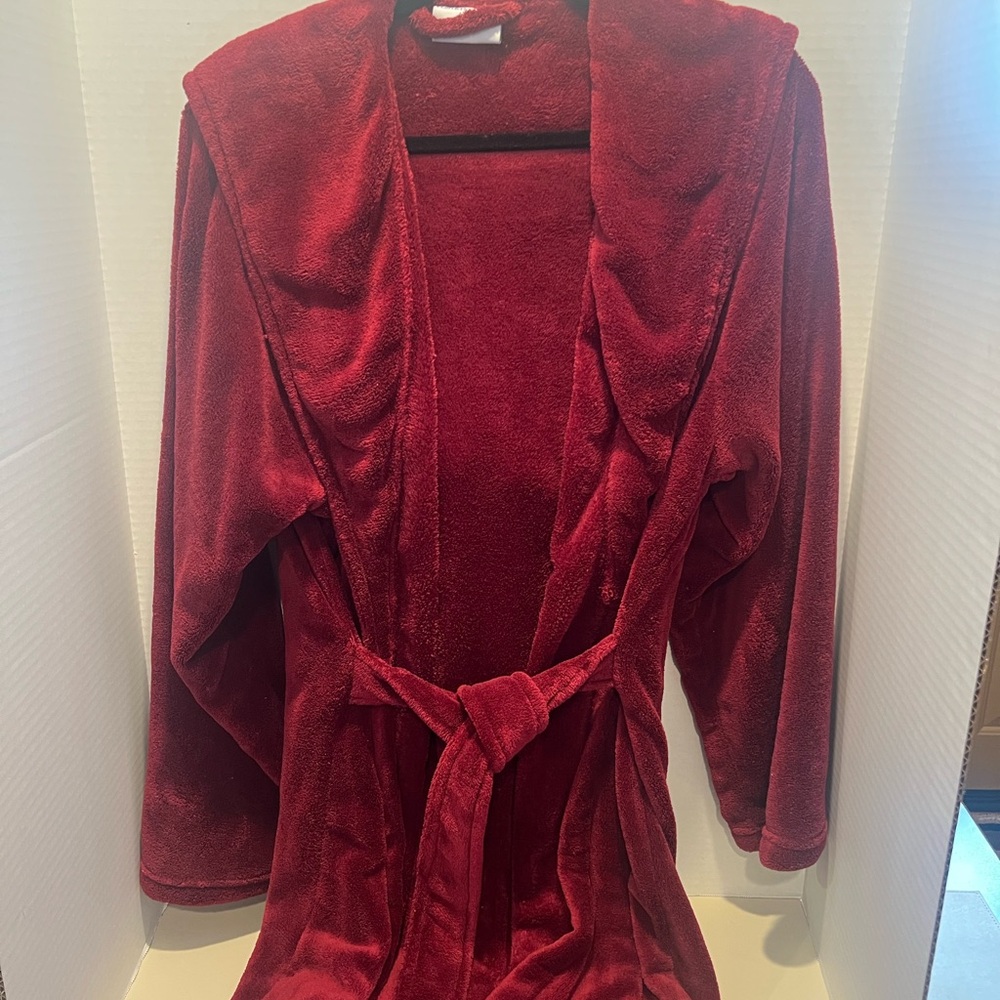 Bath & Body Works - Deep Cranberry Hooded Plush Robe - Tie Belt Closure - Picture 3 of 5